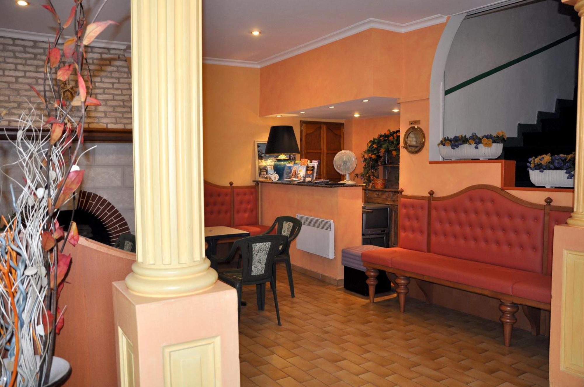 Hotel Du Commerce Et De Navarre ลูร์ด ภายนอก รูปภาพ